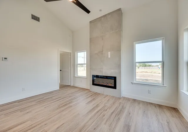 Photo 3 of Single family home for sale at 413 Caro Dr, West Tawakoni, TX 75474 | MLS# 21142050 | Listing updated on 2026-09-20