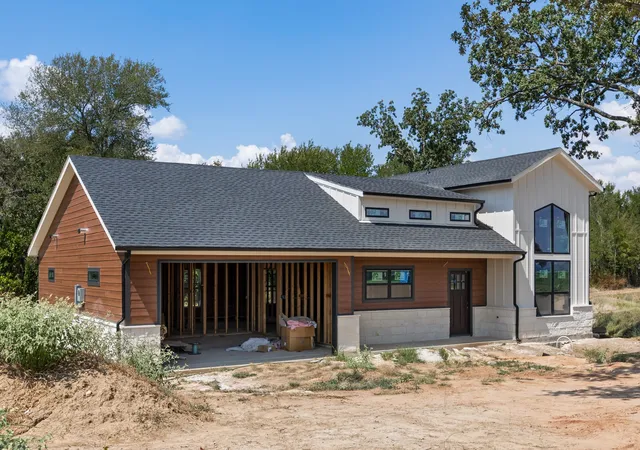 Photo 2 of Single family home for sale at 413 Caro Dr, West Tawakoni, TX 75474 | MLS# 21142050 | Listing updated on 2026-09-20