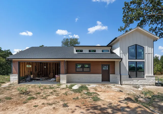 Photo 3 of Single family home for sale at 413 Caro Dr, West Tawakoni, TX 75474 | MLS# 21142050 | Listing updated on 2026-09-20