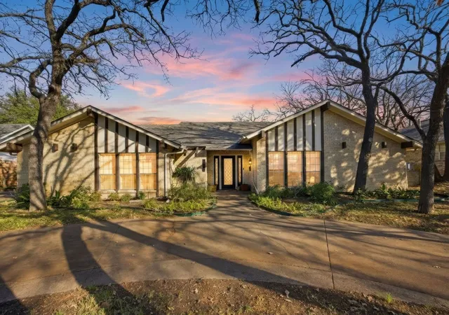 Photo 1 of Single family home for sale at 1620 Oak Meadow Dr, Irving, TX 75061 | MLS# 21142188 | Listing updated on 2026-07-21
