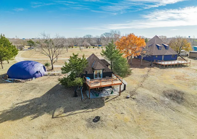 Photo 1 of Single family home for sale at 691 Bear Rd, Van Alstyne, TX 75495 | MLS# 21142262 | Listing updated on 2026-08-21