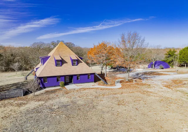 Photo 2 of Single family home for sale at 691 Bear Rd, Van Alstyne, TX 75495 | MLS# 21142262 | Listing updated on 2026-08-21