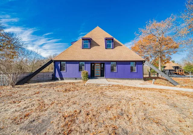 Photo 3 of Single family home for sale at 691 Bear Rd, Van Alstyne, TX 75495 | MLS# 21142262 | Listing updated on 2026-08-21