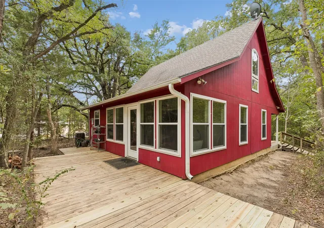 Photo 3 of Single family home for sale at 378 Eastshore Dr, Wills Point, TX 75169 | MLS# 21137022 | Listing updated on 2026-09-29
