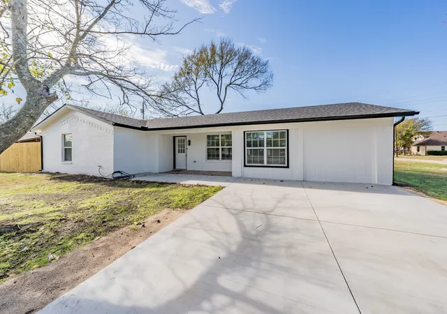 Homes for sale in Venus, TX | 207 N Hickory St, Venus, TX 76084 | MLS# 21142544