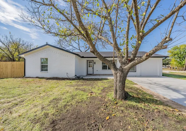Homes for sale in Venus, TX | 207 N Hickory St, Venus, TX 76084 | MLS# 21142544