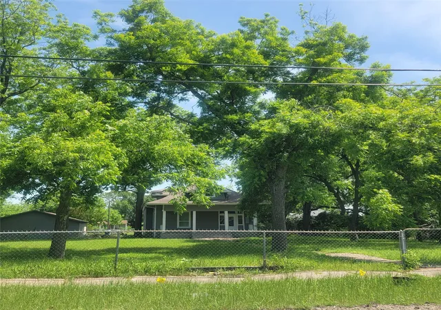 Photo 1 of Single family home for sale at 1325 W 13th Ave, Corsicana, TX 75110 | MLS# 21142923 | Listing updated on 2026-08-31