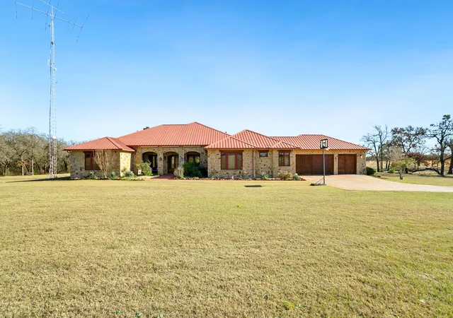 Homes for sale in Blum, TX | 1561 Fm 934, Blum, TX 76627 | MLS# 21142038