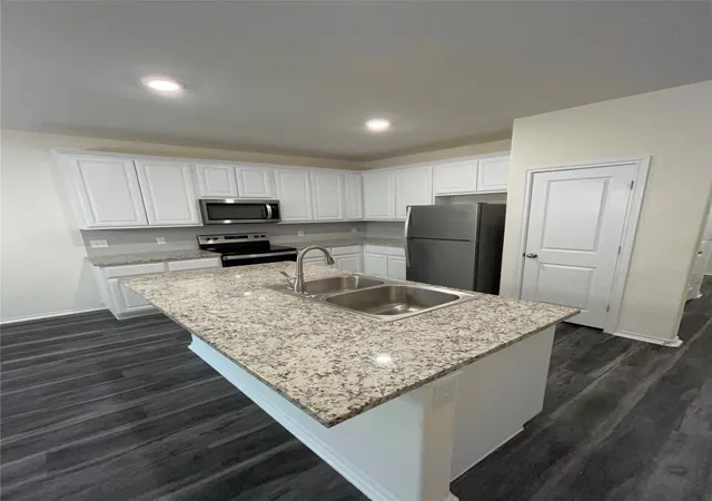 Photo 4 of Single family home for sale at 103 E 15Th St, Bonham, TX 75418 | MLS# 21141440 | Listing updated on 2026-07-19