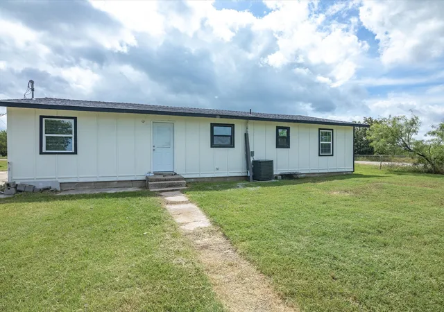 Homes for sale in Bowie, TX | 526 Jack Grace Hill Rd, Bowie, TX 76230 | MLS# 21143091