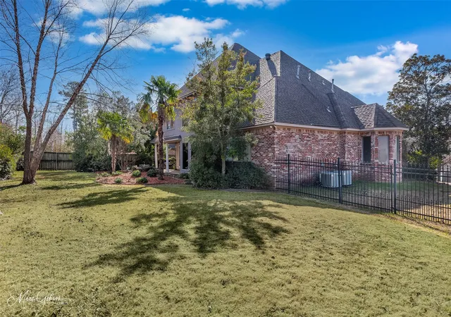 Photo 2 of Single family home for sale at 1069 Waters Edge Cir, Shreveport, LA 71106 | MLS# 21143165 | Listing updated on 2026-08-20