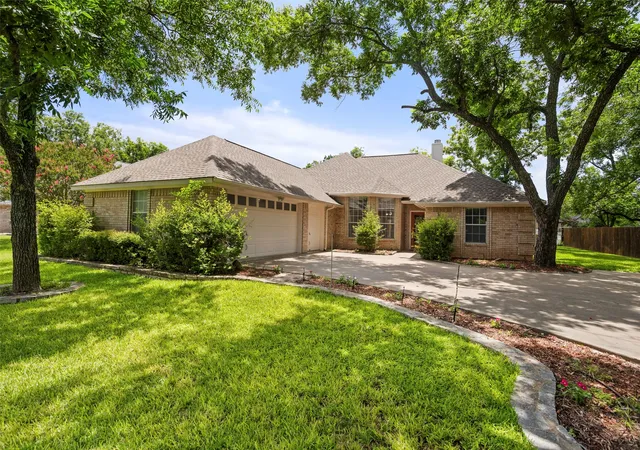 Photo 1 of Sale Pending at 5522 Wedgefield Rd, Granbury, TX 76049 | MLS# 21143212 | Listing updated on 2026-07-16