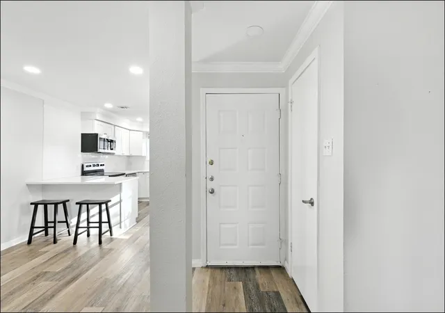 Listing Photo 3 - Condo for sale in building located at 4748 Old Bent Tree Ln, Dallas, TX 75287 - Unit #2301