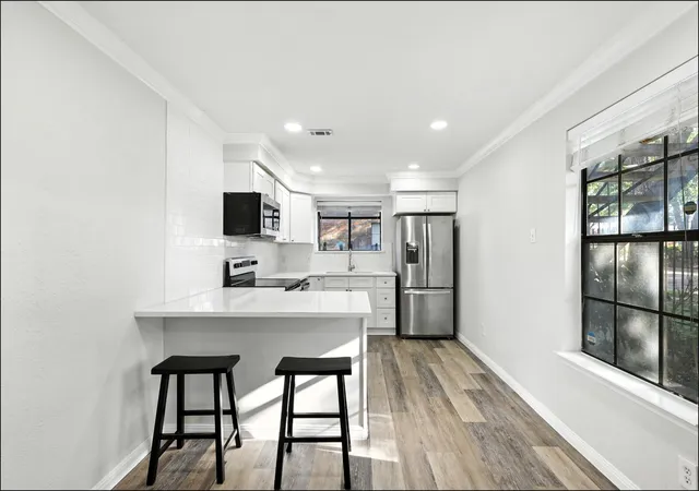 Listing Photo 5 - Condo for sale in building located at 4748 Old Bent Tree Ln, Dallas, TX 75287 - Unit #2301