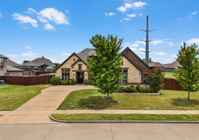 Photo 3 of Single family home for sale at 1441 Grassy Meadows Dr, Joshua, TX 76058 | MLS# 21142727 | Listing updated on 2026-09-30