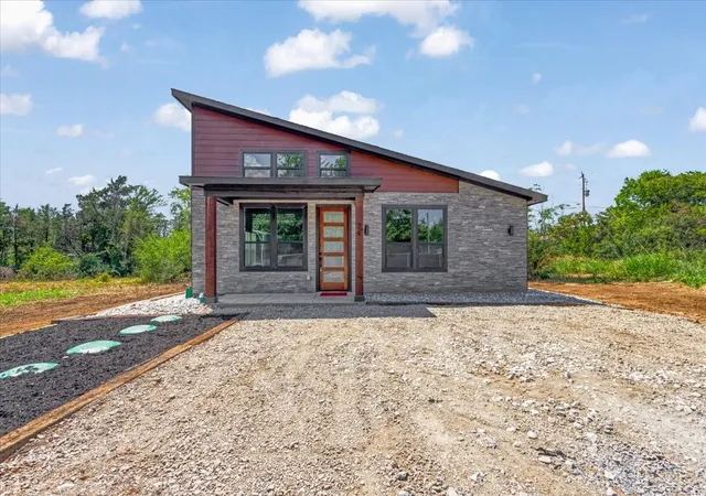 Photo 2 of Single family home for sale at 34 Morning View Dr, Gordonville, TX 76245 | MLS# 21143587 | Listing updated on 2026-07-10