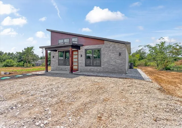 Photo 3 of Single family home for sale at 34 Morning View Dr, Gordonville, TX 76245 | MLS# 21143587 | Listing updated on 2026-07-10