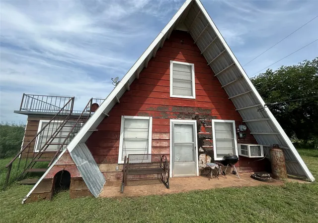 Photo 3 of Single family home for sale at 410 County Road 433, Mullin, TX 76864 | MLS# 21143622 | Listing updated on 2026-09-22
