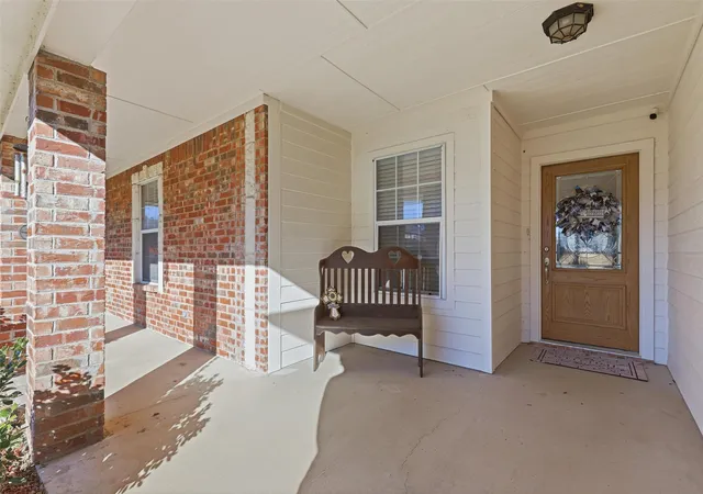 Photo 3 of Single family home for sale at 3207 Crossbridge Cir, Granbury, TX 76049 | MLS# 21143752 | Listing updated on 2026-08-31