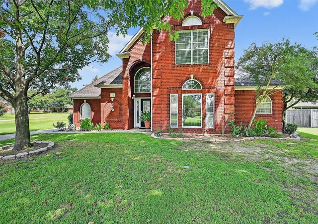 Homes for sale in Lake Kiowa, TX | 736 W Kiowa Dr, Lake Kiowa, TX 76240 | MLS# 21143854