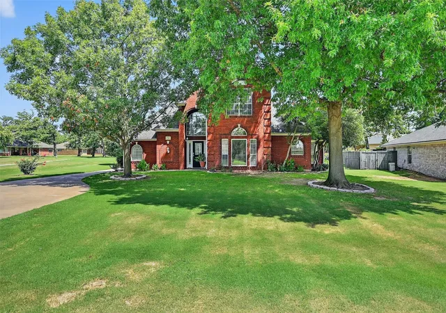 Homes for sale in Lake Kiowa, TX | 736 W Kiowa Dr, Lake Kiowa, TX 76240 | MLS# 21143854