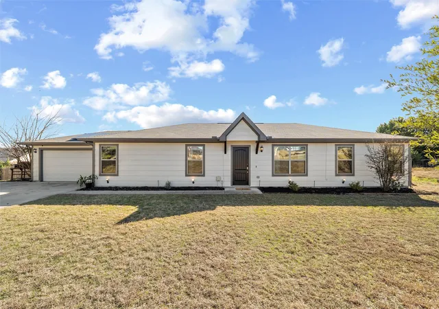 Homes for sale in Weatherford, TX | 144 Emerald Dr, Weatherford, TX 76087 | MLS# 21133146