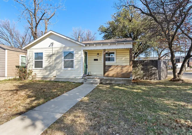 3rd image of 2739 Livingston Ave, Fort Worth, TX 76110 | MLS# 21143881