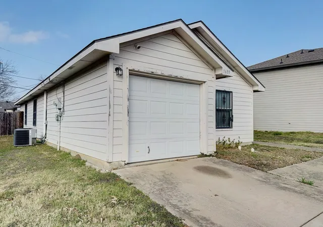 Photo 3 of Single family home for sale at 1635 Red Cloud Dr, Dallas, TX 75217 | MLS# 21144448 | Listing updated on 2026-08-04