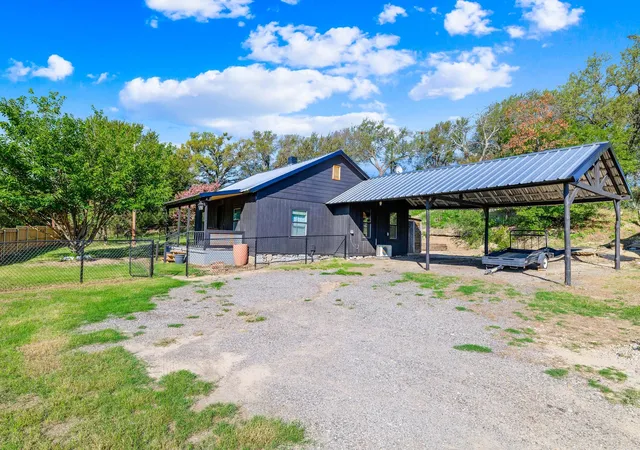 Photo 4 of Single family home for sale at 1550 S Stewart St, Azle, TX 76020 | MLS# 21144761 | Listing updated on 2026-08-26