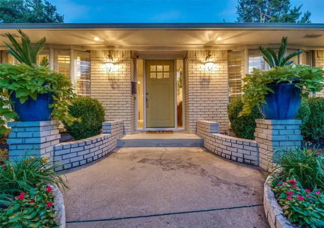 2nd image of 12106 Landlock Dr, Dallas, TX 75218 | MLS# 21145253