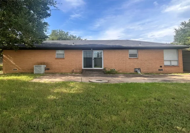 Homes for sale in Hamilton, TX | 1121 E Coke, Hamilton, TX 76531 | MLS# 21145593