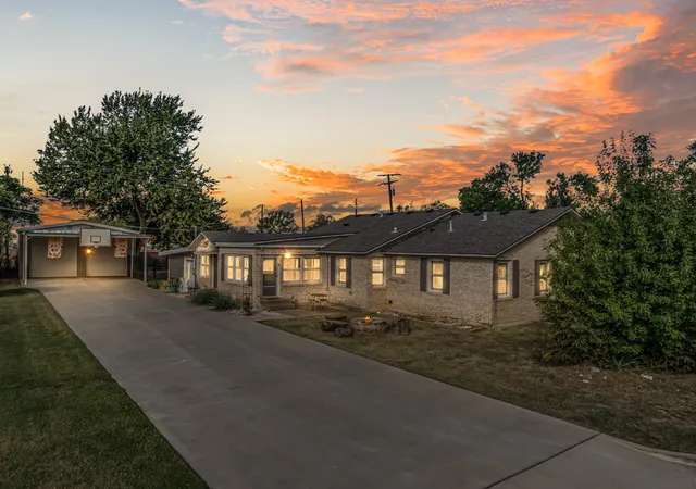 Homes for sale in Mc Gregor, TX | 1500 W 10th St, Mc Gregor, TX 76657 | MLS# 21145021