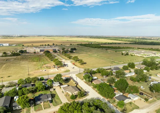 Homes for sale in Mc Gregor, TX | 1500 W 10th St, Mc Gregor, TX 76657 | MLS# 21145021