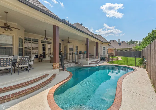 Photo 2 of Mansion for sale at 200 Evangeline Walk, Bossier City, LA 71111 | MLS# 21145714 | Listing updated on 2026-08-30