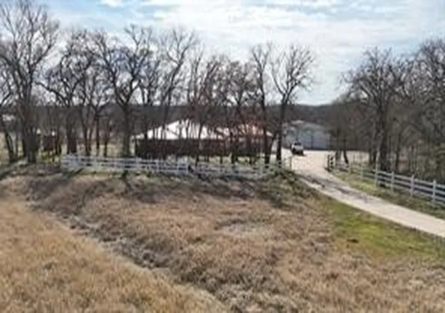 Photo 1 of Single family home for sale at 7401 Briar Rd, Azle, TX 76020 | MLS# 21146145 | Listing updated on 2026-07-14