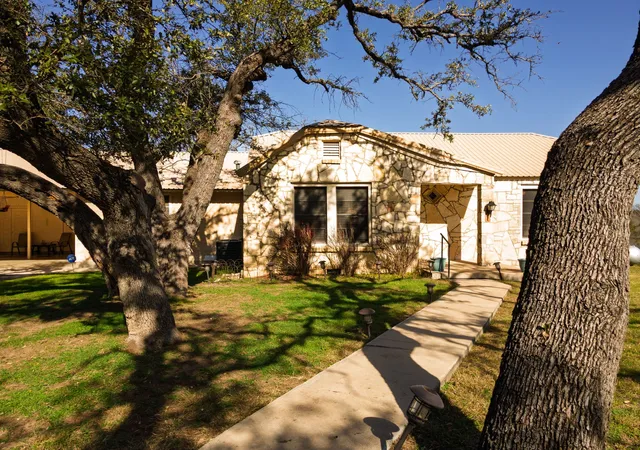 Photo 2 of Single family home for sale at 1003 N Ridge St, Lampasas, TX 76550 | MLS# 21146143 | Listing updated on 2026-07-18
