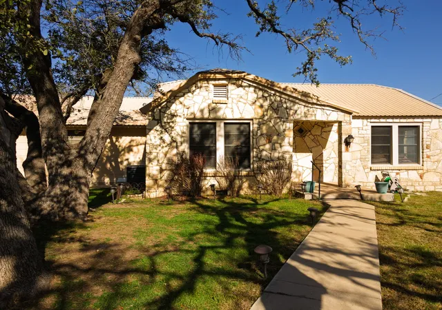 Photo 2 of Single family home for sale at 1003 N Ridge St, Lampasas, TX 76550 | MLS# 21146143 | Listing updated on 2026-07-18