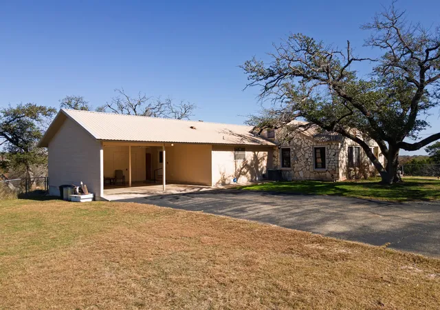 Photo 3 of Single family home for sale at 1003 N Ridge St, Lampasas, TX 76550 | MLS# 21146143 | Listing updated on 2026-07-18
