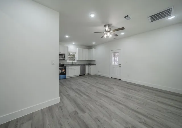 Photo 3 of Single family home for sale at 14955 Paladin Dr, Malakoff, TX 75148 | MLS# 21146207 | Listing updated on 2026-09-19
