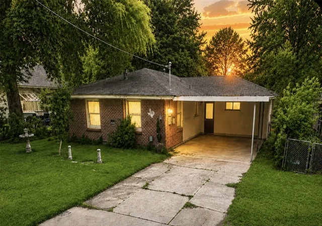 Multi family home for sale at 817 Cranford St, Sulphur Springs, TX 75482 | MLS# 21146486