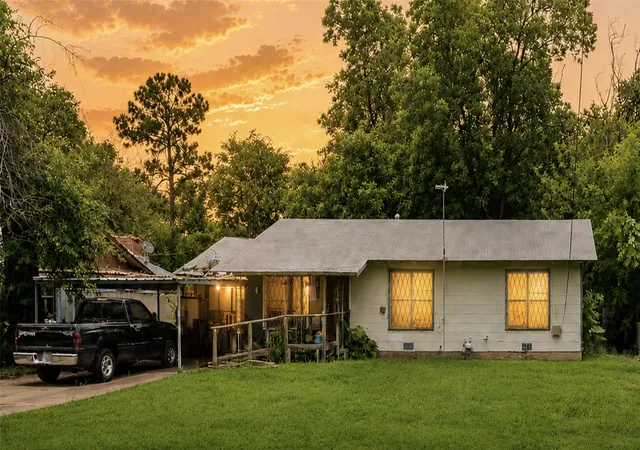Photo 2 of Multi family home for sale at 817 Cranford St, Sulphur Springs, TX 75482 | MLS# 21146486 | Listing updated on 2026-07-16
