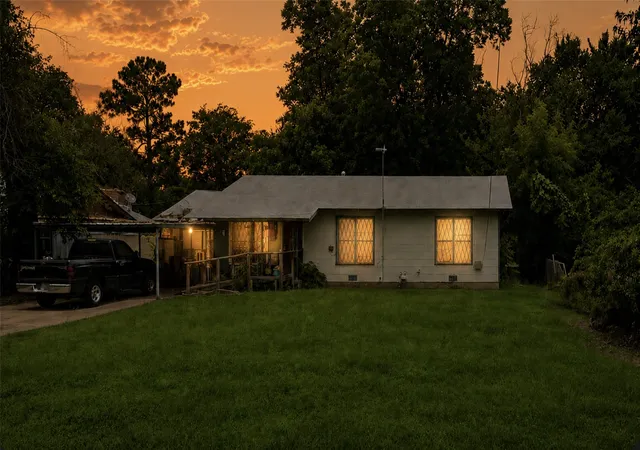 Photo 3 of Multi family home for sale at 817 Cranford St, Sulphur Springs, TX 75482 | MLS# 21146486 | Listing updated on 2026-09-26