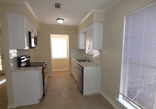 3rd image of 9830 Bluffcreek Dr, Dallas, TX 75227 | MLS# 21146444