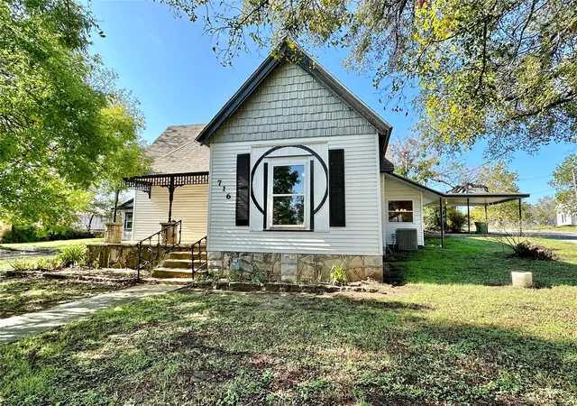 Homes for sale in Hico, TX | 716 N Mesquite St, Hico, TX 76457 | MLS# 21146547