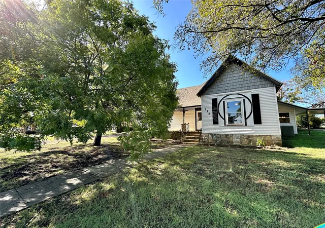 Homes for sale in Hico, TX | 716 N Mesquite St, Hico, TX 76457 | MLS# 21146547
