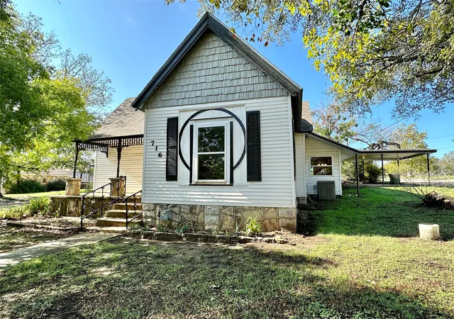 Homes for sale in Hico, TX | 716 N Mesquite St, Hico, TX 76457 | MLS# 21146547