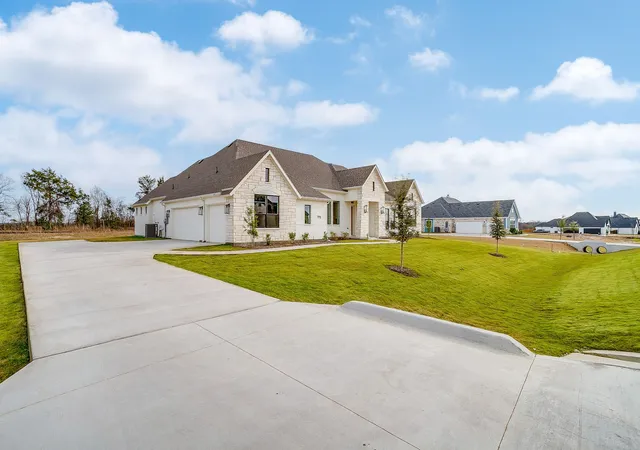 Photo 3 of Single family home for sale at 137 Aiden Dr, Waxahachie, TX 75165 | MLS# 21146687 | Listing updated on 2026-08-17