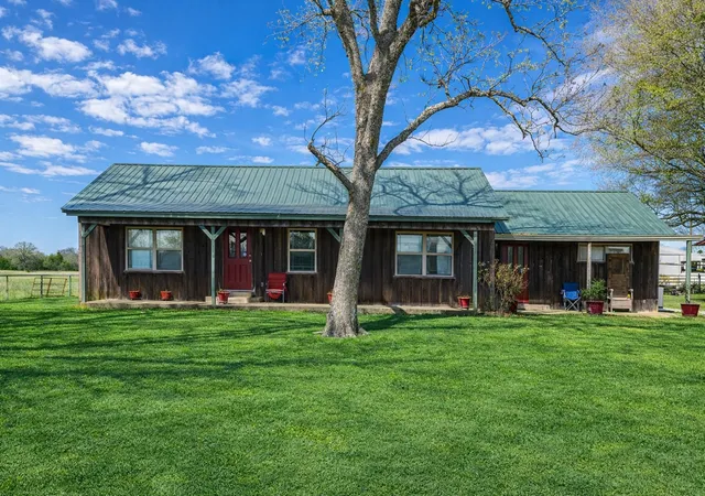 Photo 2 of Single family home for sale at 4685 Hwy 82 E, Paris, TX 75462 | MLS# 21141202 | Listing updated on 2026-07-07