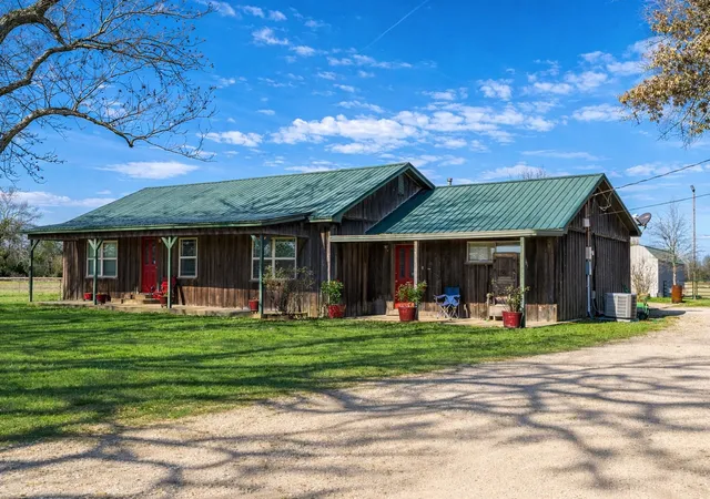 Photo 3 of Single family home for sale at 4685 Hwy 82 E, Paris, TX 75462 | MLS# 21141202 | Listing updated on 2026-07-07