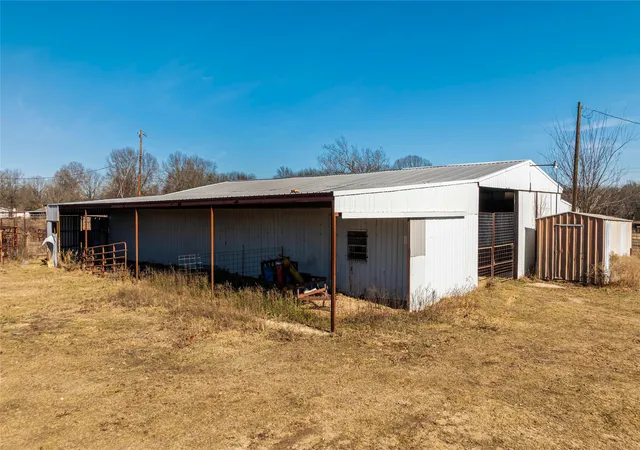 Photo 3 of Single family home for sale at 4685 Hwy 82 E, Paris, TX 75462 | MLS# 21141202 | Listing updated on 2026-07-07